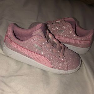 Girls puma tennies